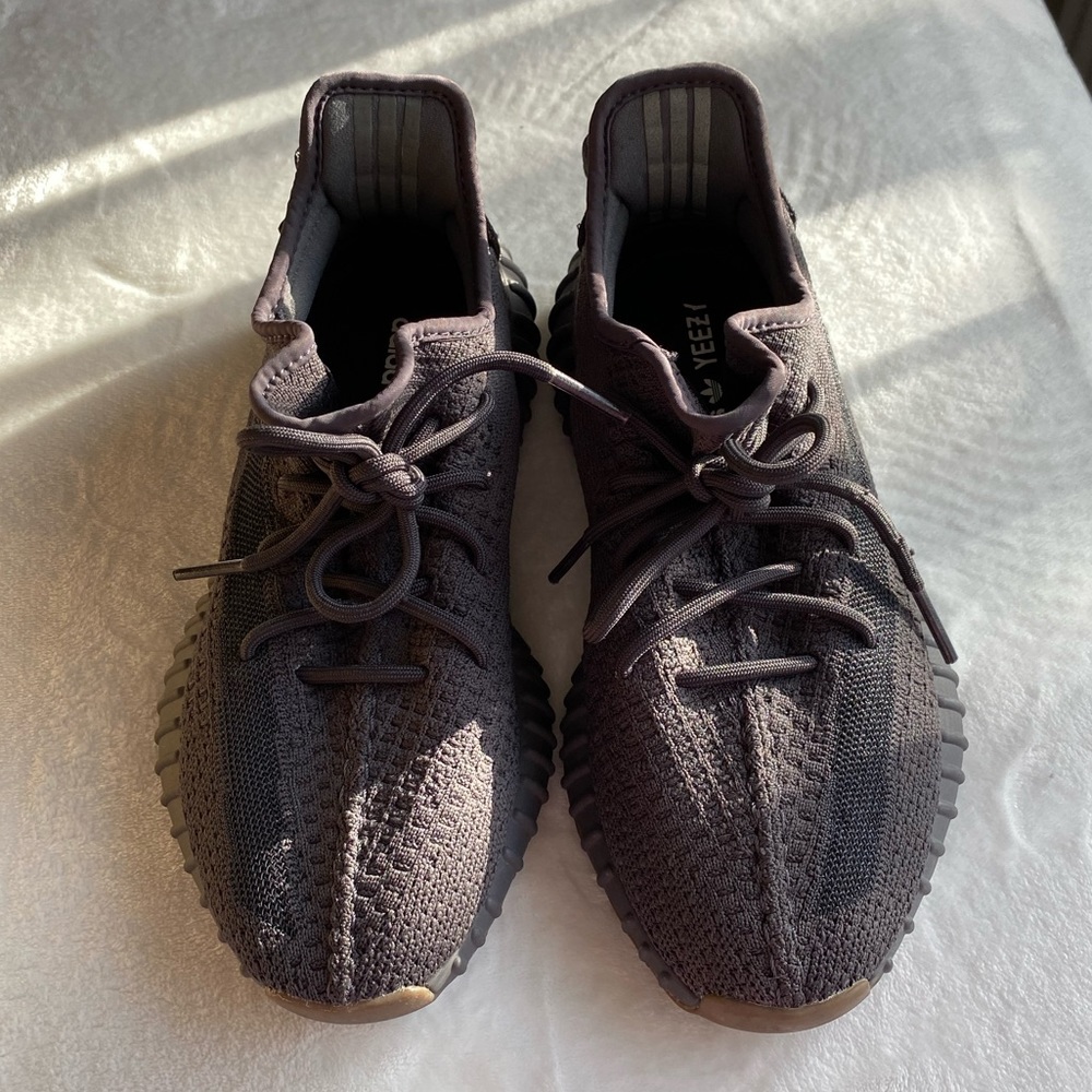 Cinder Adidas Yeezy Boost 350 V2